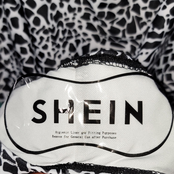 Plus Leopard Underwire One Piece Swimsuit - Picture 4 of 6